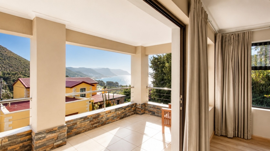 4 Bedroom Property for Sale in Admirals Kloof Western Cape